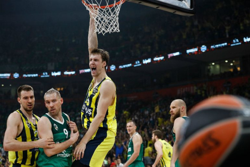 Đak nije nadmašio profesora - Fener u finalu!