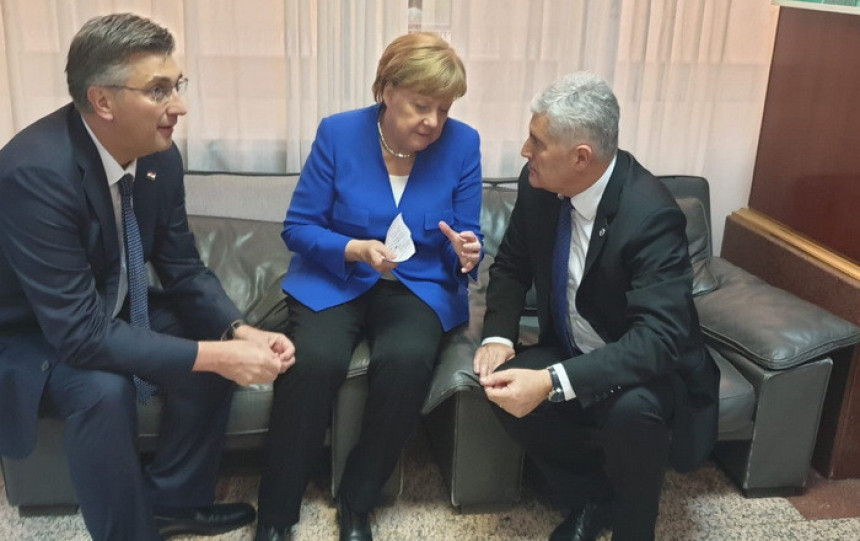 Sa Merkelovom o BiH i NATO putu