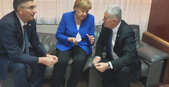 Sa Merkelovom o BiH i NATO putu 