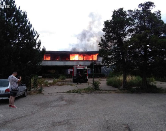 Požar u Mostaru: Izgorio objekat