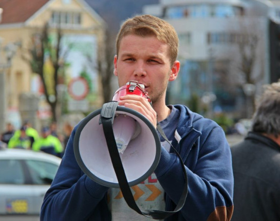 I svatove pozvao u protest