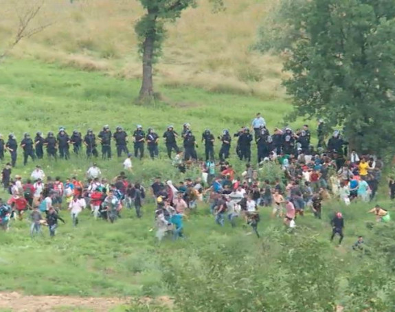Migranti neće da napuste prelaz