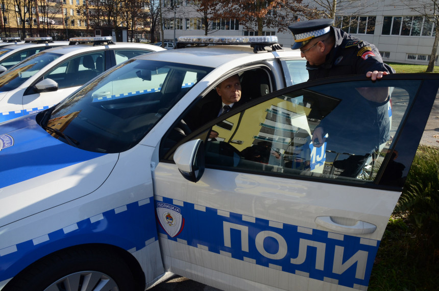 Лукач посуђује возила за МУП