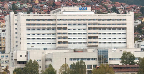 Muškarac skočio s 13. sprata KCUS 