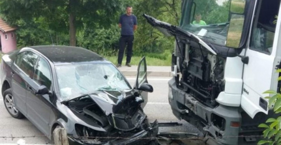 Udes kod Jajca: Povrijeđen vozač