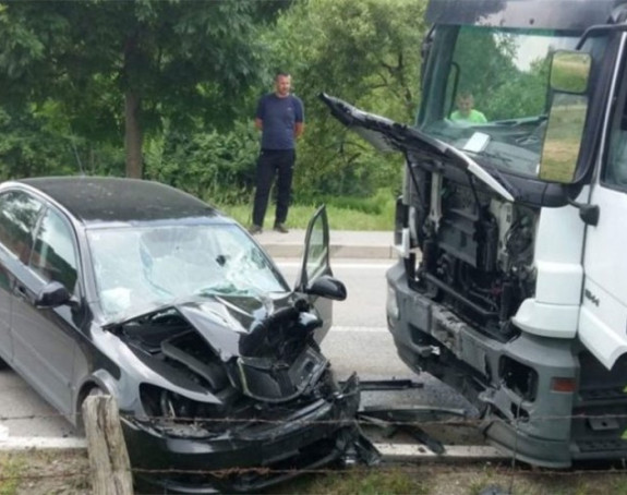 Udes kod Jajca: Povrijeđen vozač