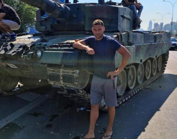 Карлеушин супруг на турским тенковима