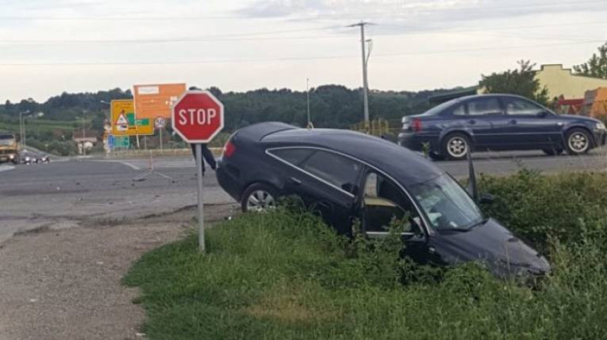 Prošao znak, pa udario ministra