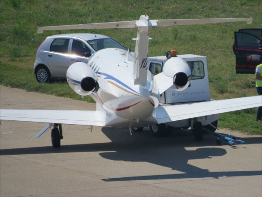 Sudarili se avion i traktor