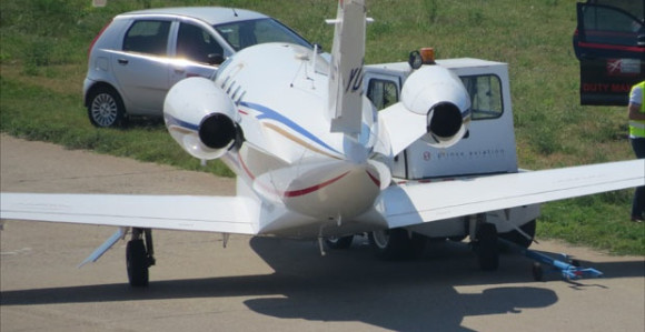 Сударили се авион и трактор