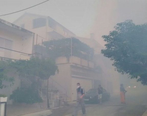 Split odbranjen, gori okolina