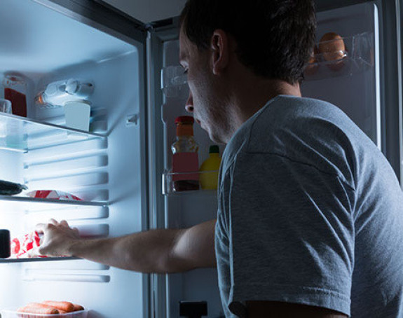 Konzumacija hrane noću može da poveća rizik od raka