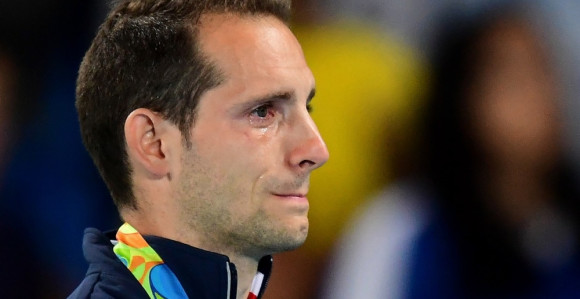 Publika mu zviždala dok se nije rasplakao