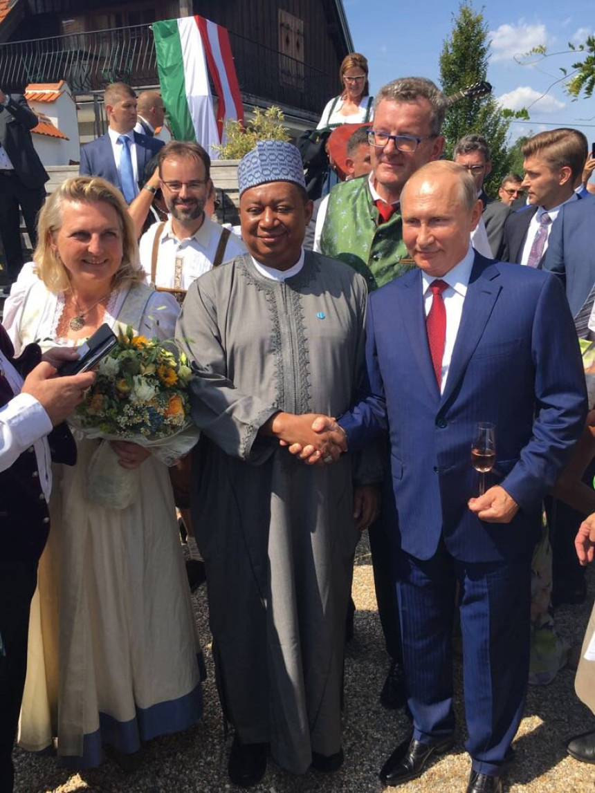 Путинов свадбени поклон Карин