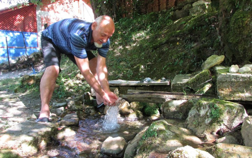 Bogati vodom, stanovnici žedni