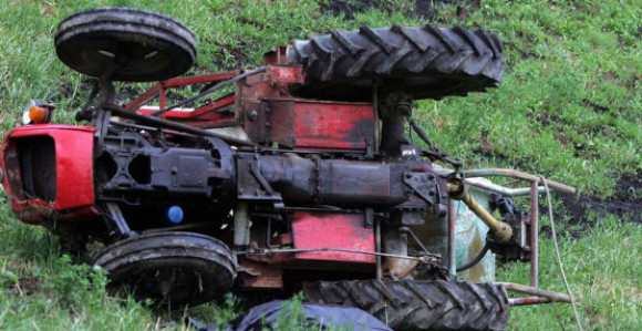 Poginuo vozač traktora 