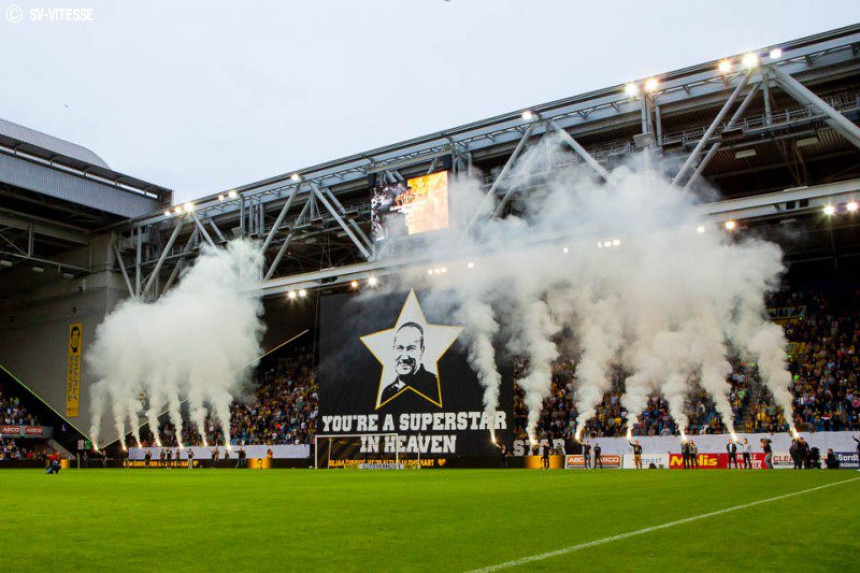 Видео: Навијачи Витесеа у част Дејана Чуровића...