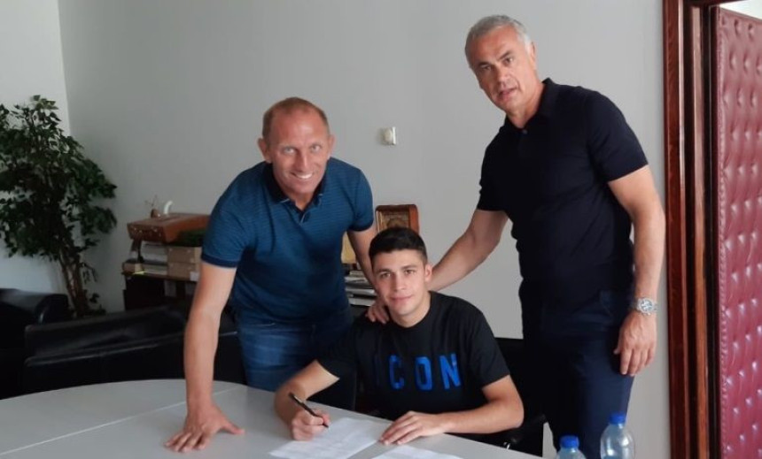 Прича: Ко је Матео Гарсија, што га Звезда доведе...?