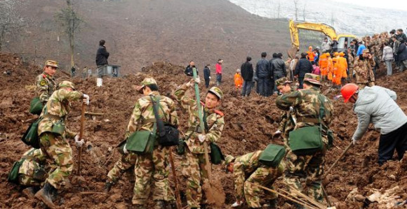 Кина: Седамнаест радника затрпано у одрону камења