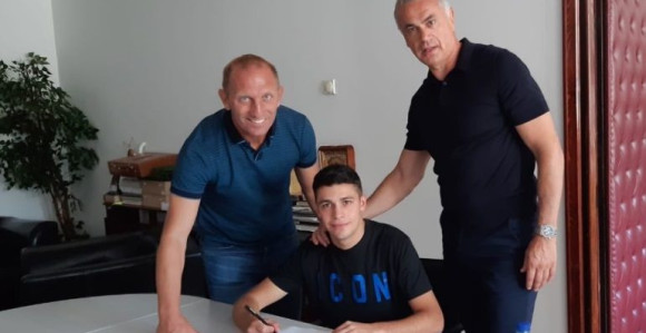 Прича: Ко је Матео Гарсија, што га Звезда доведе...?