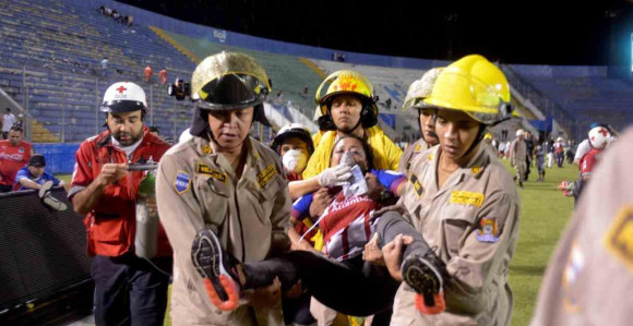 Насиље, хаос, стампедо и три жртве на стадиону!