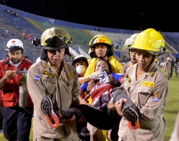 Nasilje, haos, stampedo i tri žrtve na stadionu!