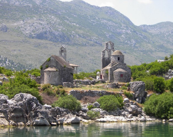 Удар Албанаца на монахиње у манаститу Бешка