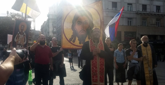 Po završetku Parade, sveštenici kadili Trg