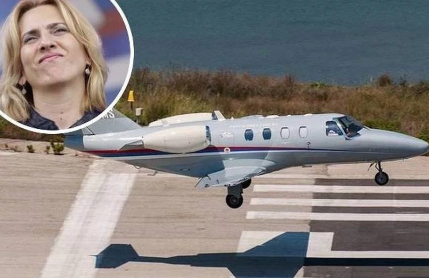 Vladinim avionom direktno na plažu