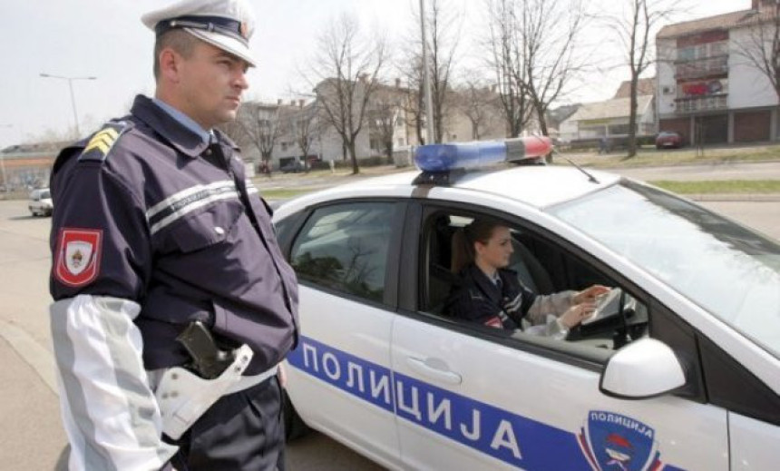 Uhapšeno lice zbog davanja mita policajcu