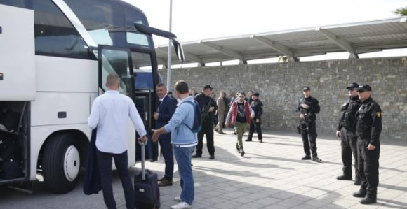 LE: Specijalci i policija čuvaju crno-bijele u Tirani!