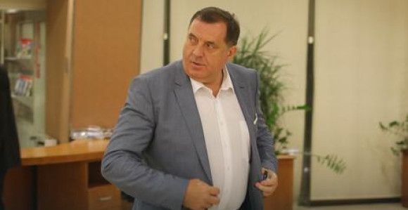 Dodik se postavlja iznad svih