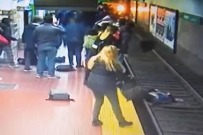 Drama u metrou,žena pala na šine dok je voz nailazio!