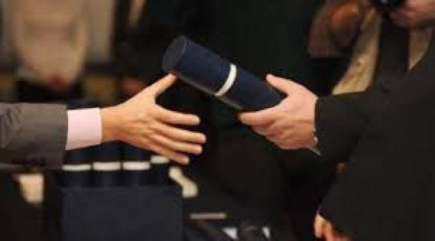 Hoće li se Vlada RS baviti lažnim diplomama?