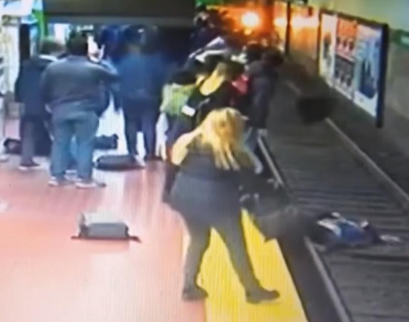 Drama u metrou,žena pala na šine dok je voz nailazio!