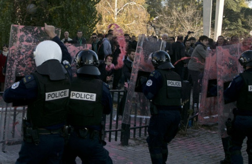 Povrijeđeno dijete u portestima u Prištini