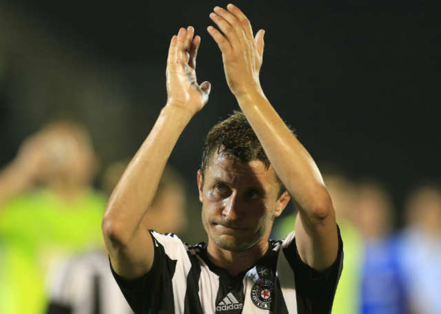 Он ће да игра још само мало...!