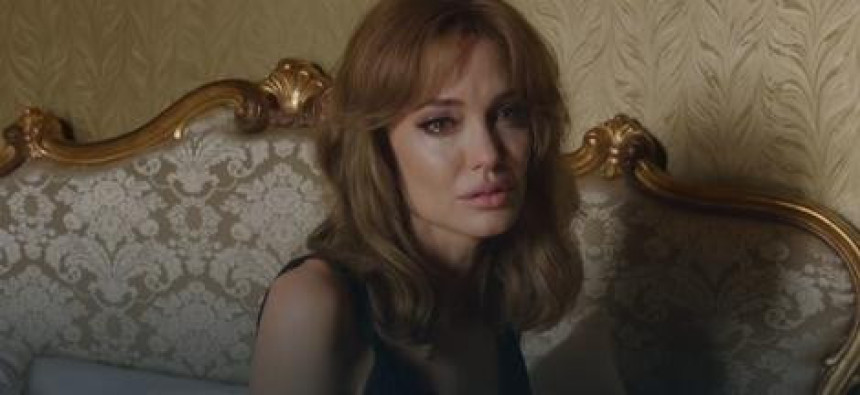 Anđelina se vraća lezbejskoj vezi?