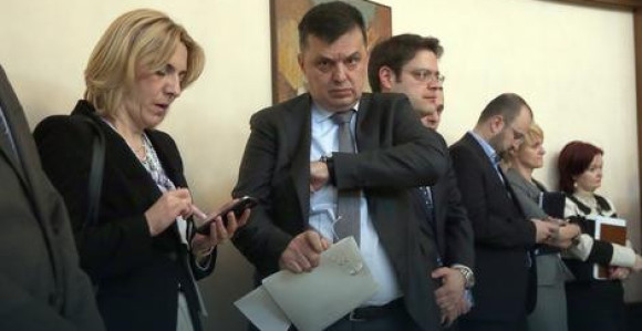 MMF-u reći ne, a dug prepakovati
