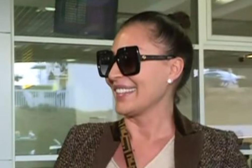 Pripreme u toku,sin proslavio momačko veče, a mama šije haljinu!