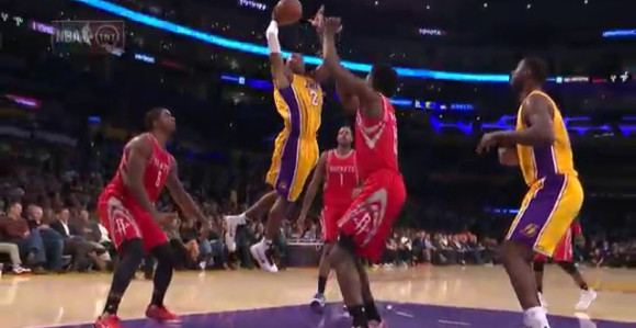 NBA - video: ''Mamba'' ponovo leti!