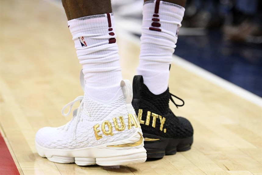 "Crno-bijeli" Lebron: Jednakost sa skrivenom porukom...