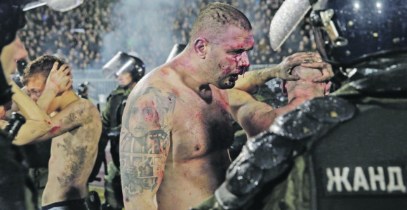 Huligan lumpovao uz ćirilicu