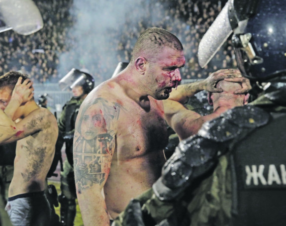 Huligan lumpovao uz ćirilicu