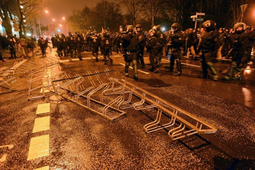 Žestok sukob policije i demonstranata