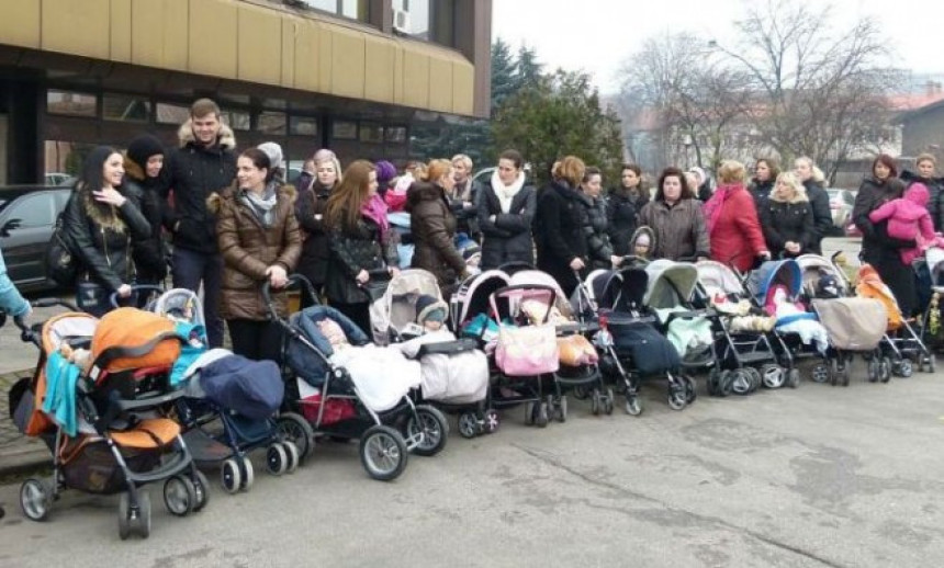 Мајке и труднице данас протестују у Бањалуци