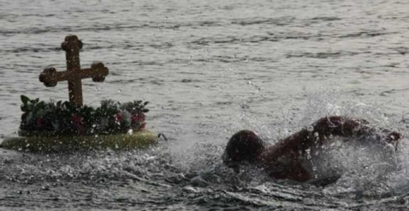 Богојављенска литија и пливање за Часни крст