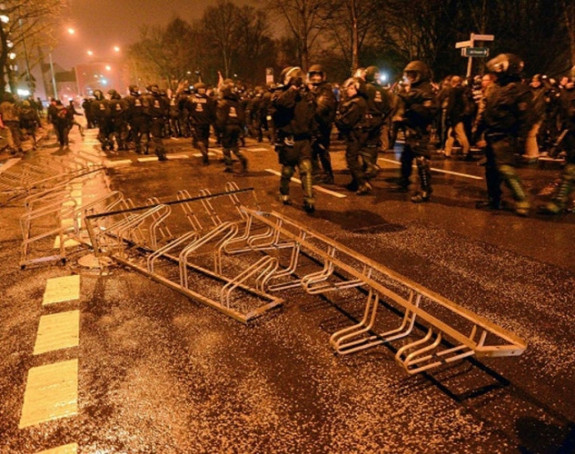 Žestok sukob policije i demonstranata