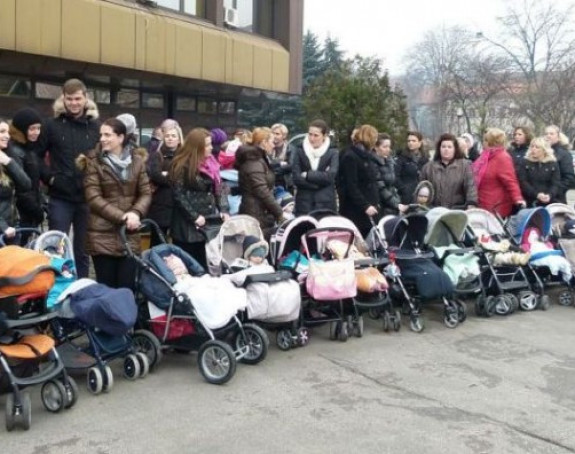 Мајке и труднице данас протестују у Бањалуци