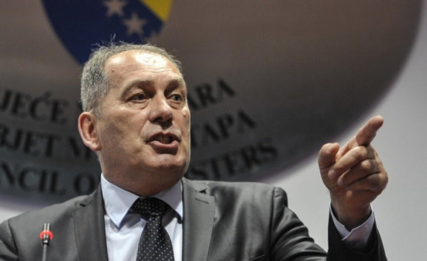 Мектић: Ко је крив за случај "Ушће"?